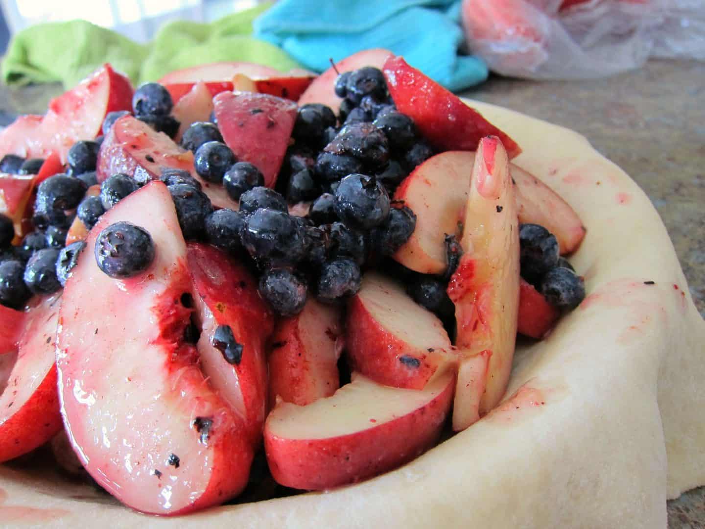 White Peach and Blueberry Pie