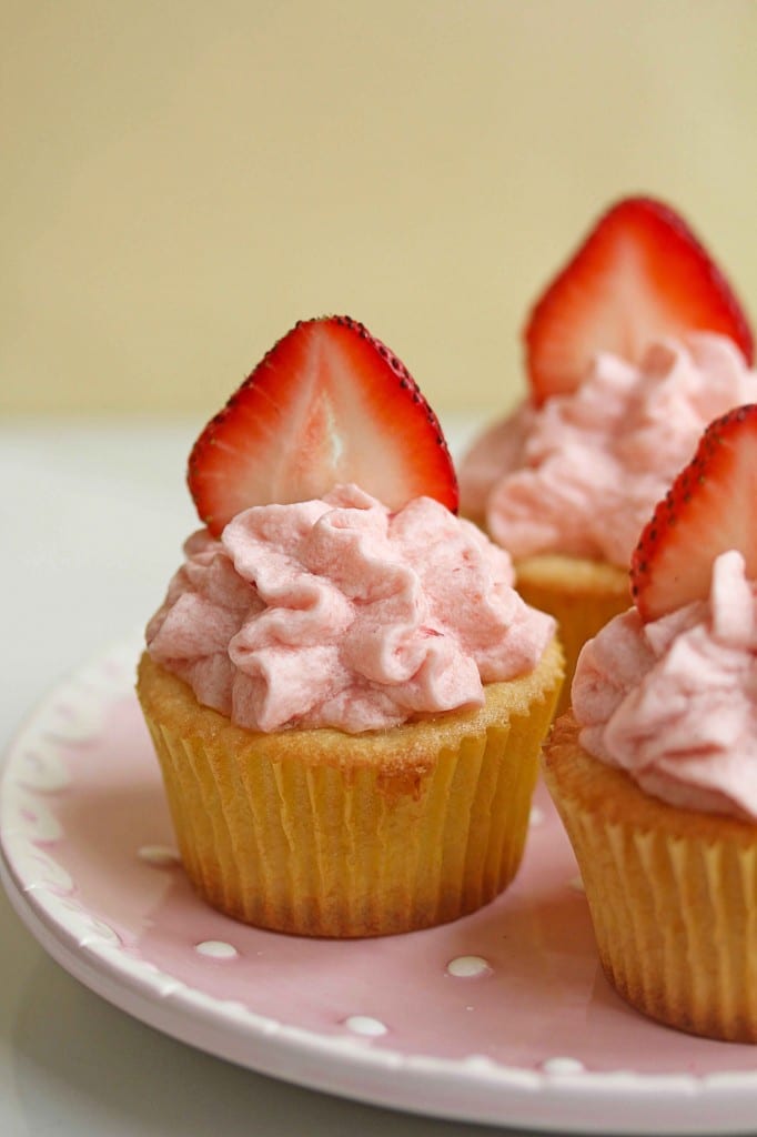 strawberry-lemonade-cupcake-2-682x1024