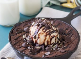 This skillet brownie was so chocolatey and gooey! I loved the hint of mint too- one pan and lots of spoons, we all dug right in and enjoyed every last bite!