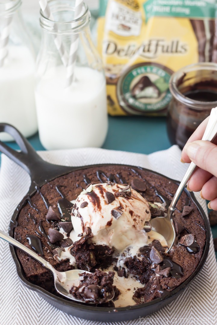 This skillet brownie was so chocolatey and gooey! I loved the hint of mint too- one pan and lots of spoons, we all dug right in and enjoyed every last bite! 