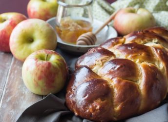 Honey Apple Challah- start off a sweet New Year with this moist, and egg-y yeast bread recipe.