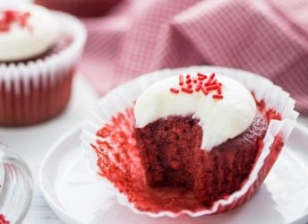 Red Velvet Cupcakes: the BEST recipe I've tried. Moist and soft, with a hint of cocoa and tangy buttermilk. Super simple to make too! food desserts cupcakes