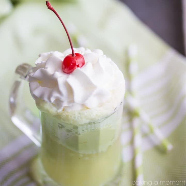 Loved the flavor combination in this Matcha Ginger Ice Cream Float! Definitely will be making this for St. Patrick's Day ;)