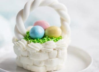 Easter Basket Cupcakes-- So cute and surprisingly simple to make. What a fun spring project to do with kids or grandkids!