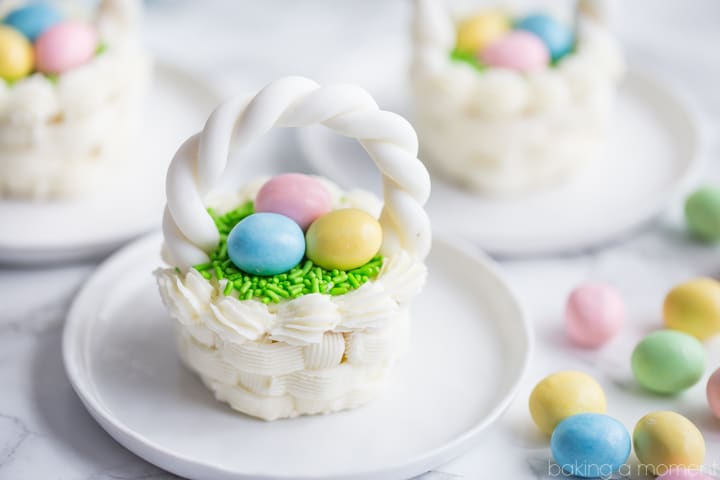 Easter Basket Cupcakes-- So cute and surprisingly simple to make. What a fun spring project to do with kids or grandkids! 