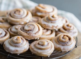This homemade Honey Buns recipe took me straight back to my childhood! Perfect snack or on-the-go breakfast, and the dough was really easy to make.