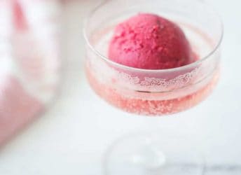 Cranberry Sorbet Champagne Floats: such a fun way to celebrate the season!