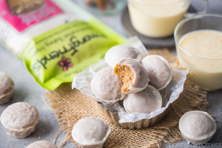 Cinnamon Eggnog Donut Holes: These baked donut holes are such a fun treat for the holidays! We loved the addition of eggnog, and that hit of warm cinnamon. And they're whole grain and gluten-free! @AFBakingMixes #sponsored food breakfast donuts