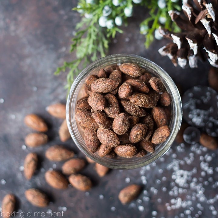 Gingerbread Spiced Almonds: these made a perfect last-minute holiday gift! Whipped up a big batch in just a few minutes, baked them off, and put them into pretty jars tied with ribbon. Tasted just like a gingerbread cookie! food holiday gift