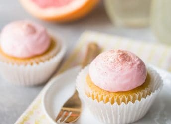 Grapefruit Champagne Mimosa Cupcakes: So light and fluffy, with a sweet, citrus-y zing and a gorgeous pink color! Perfect for New Years Eve or a girl's party. #BakeYourPassion #sponsored @whitelilyflour