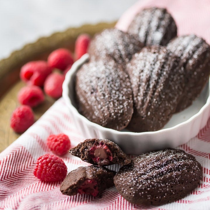 Chocolate Raspberry Madeleines: these little cakes are so perfect for a special occasion! Taste like a cake-y brownie, with a fresh raspberry baked inside. The shell shape couldn't be prettier! #BakeYourPassion #sponsored @whitelilyflour food desserts chocolate