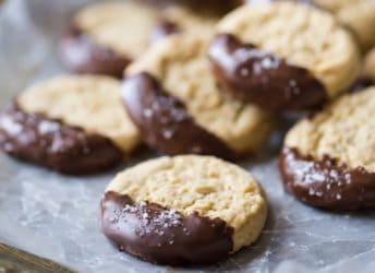 These almond butter cookies were SO good! Loved the soft, melt-in-your-mouth texture, and that hint of chocolate and sea salt takes them to the next level! food desserts cookies