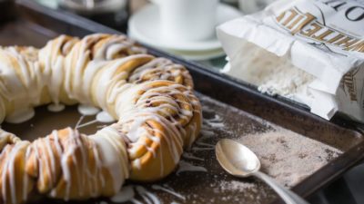 Swedish Tea Ring: a wreath-shaped cinnamon roll loaf drizzled with confectioners' glaze. food breakfast cinnamon rolls #ad @whitelilyflour