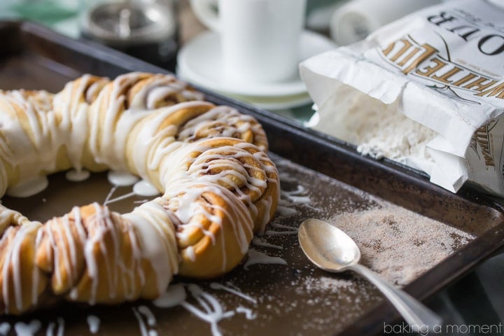 Swedish Tea Ring: a wreath-shaped cinnamon roll loaf drizzled with confectioners' glaze.  food breakfast cinnamon rolls  #ad @whitelilyflour