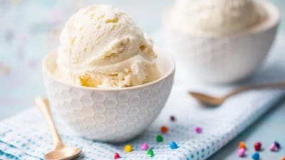 No-churn ice cream: I tried this and it really works! Really easy! You don't need a special ice cream maker appliance to make homemade ice cream. Video tutorial makes it super simple. food desserts ice cream