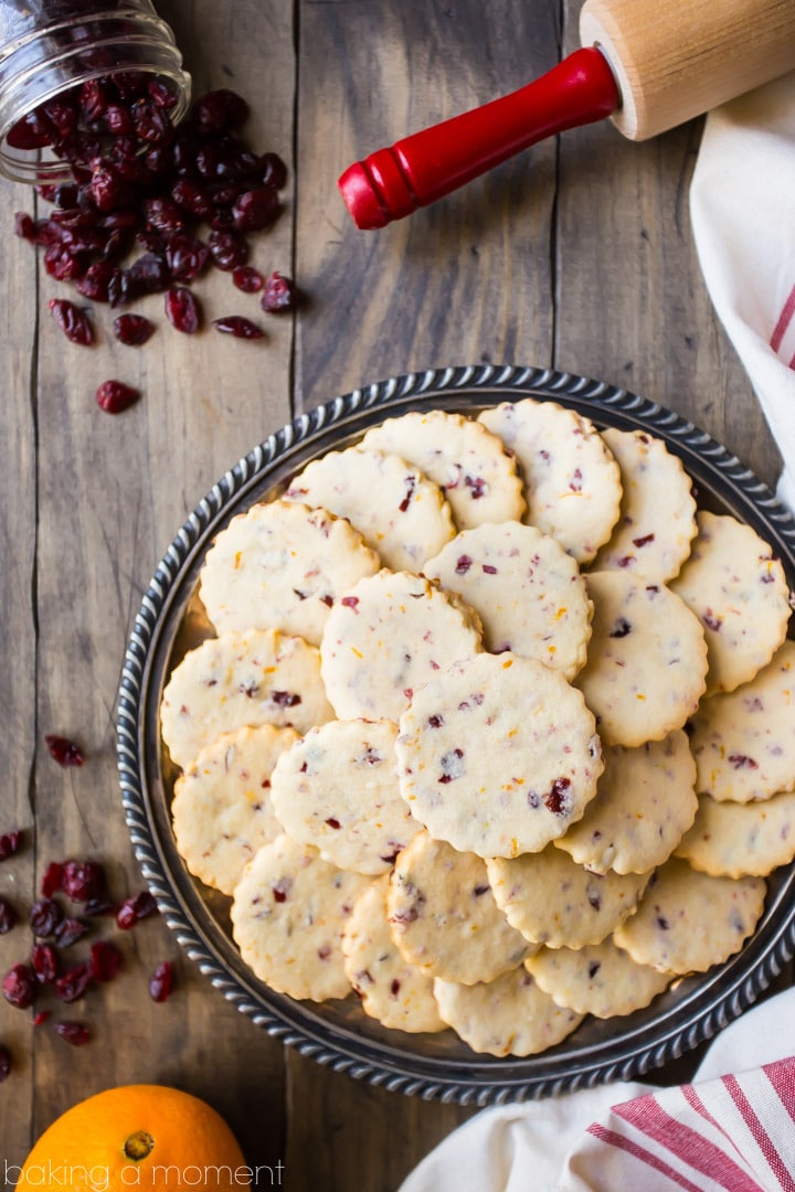 Cranberry Orange Shortbread Cookies: I couldn't get over all the amazing, wintry flavor these had! Perfect for Thanksgiving or Christmas. #food #desserts #cookies