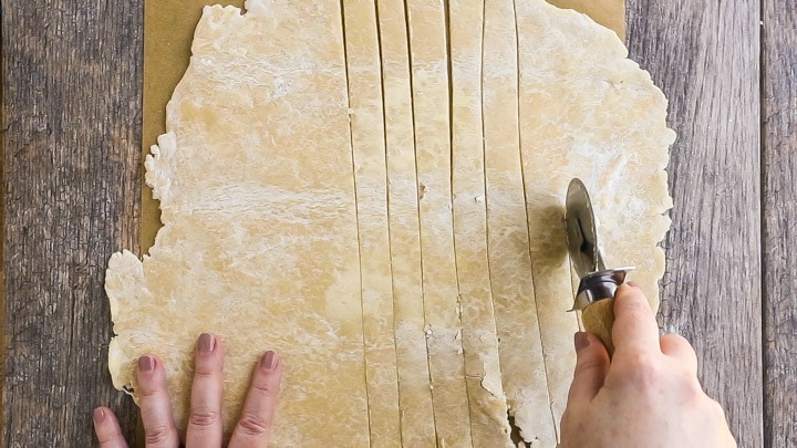 How to Make Lattice Pie Crust Step-by-Step: Cutting Strips.
