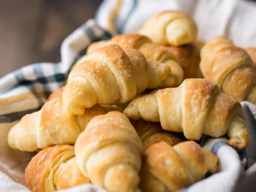 https://bakingamoment.com/wp-content/uploads/2018/11/IMG_1054-best-homemade-crescent-rolls-recipe-square-500x375.jpg