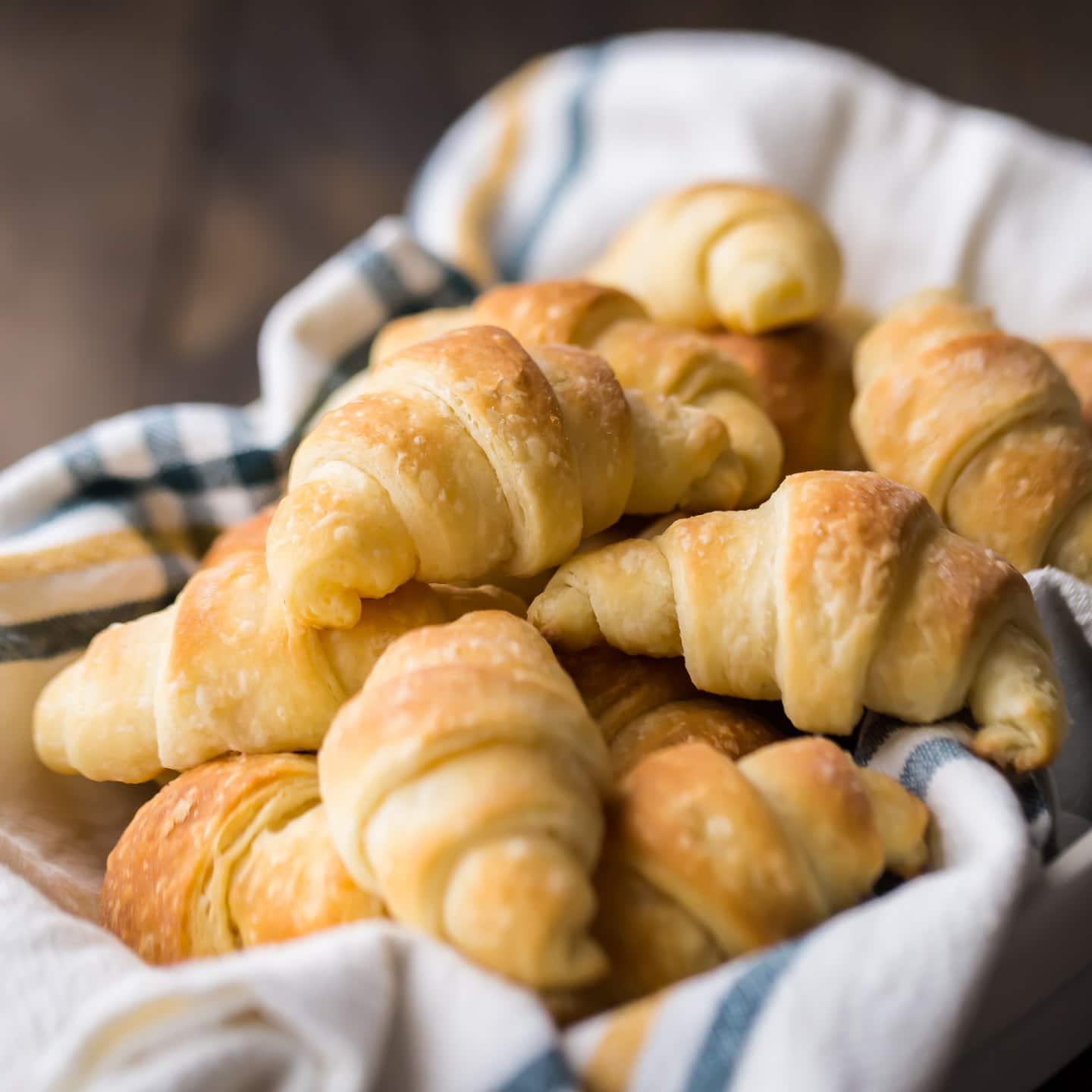 https://bakingamoment.com/wp-content/uploads/2018/11/IMG_1054-best-homemade-crescent-rolls-recipe-square.jpg