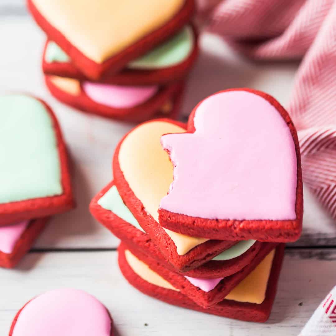 13 PRETTIEST AESTHETIC VALENTINE'S DAY DECORATED HEART-SHAPED COOKIES 2024