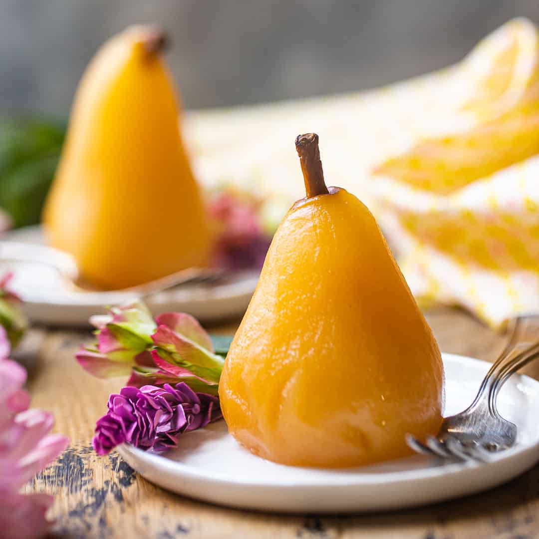 Leugen Vete Polair Easy Poached Pears: Simple, elegant dessert -Baking a Moment