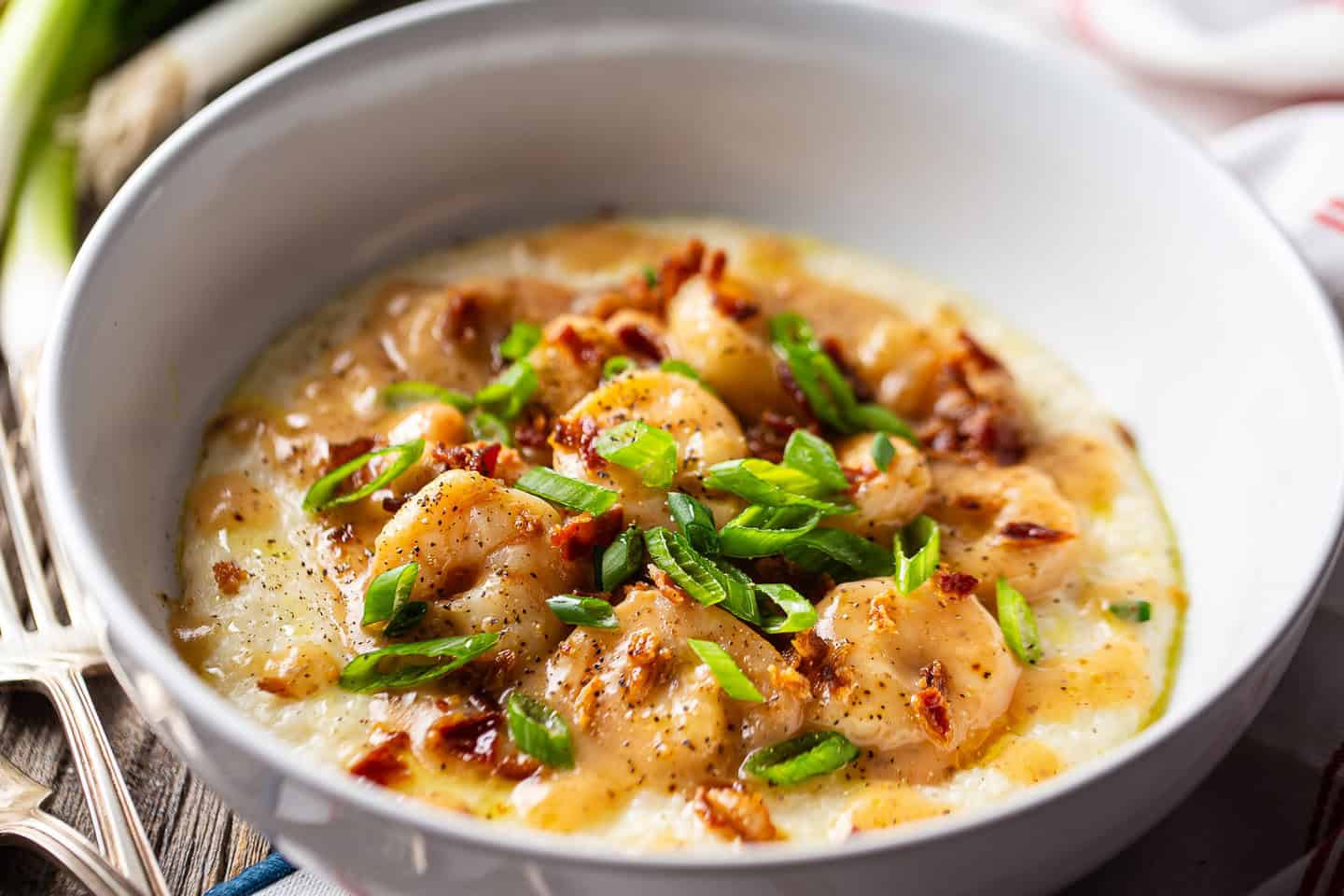 Best shrimp and grits recipe with bacon, scallions, and cheddar cheese.